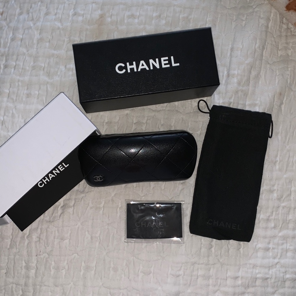 Chanel black eye glass case with box and cloth for cleaning